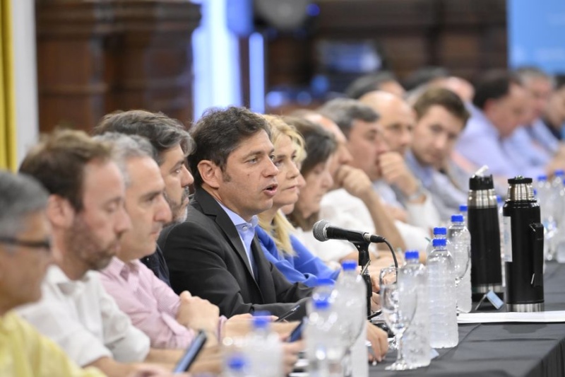 A partir de las 15.30 horas, Kicillof se reunirá con intendentes en La Plata.