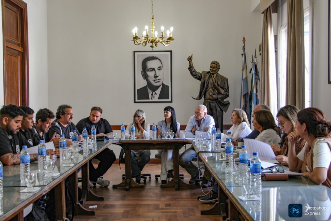 Legisladores bonaerenses recibieron este jueves a trabajadores de SUTNA para avanzar en la ley de ocupación temporaria de FATE. Todos los detalles del encuentro.