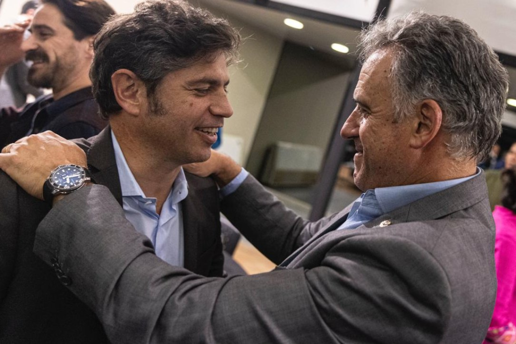 El gobernador bonaerense, Axel Kicillof, viajó este sábado a la República Oriental del Uruguay, donde analizó el contexto internacional con el presidente Yamandú Orsi. Todos los detalles.