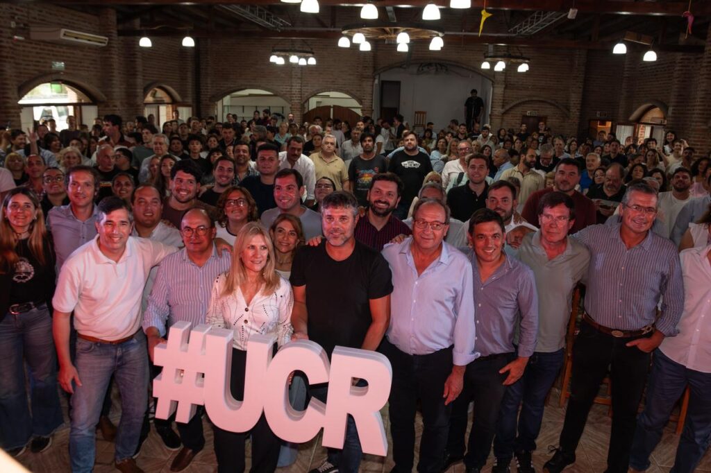 El radicalismo bonaerense desplegó una señal de cohesión política en Saladillo, donde más de 500 dirigentes, intendentes y legisladores se congregaron.