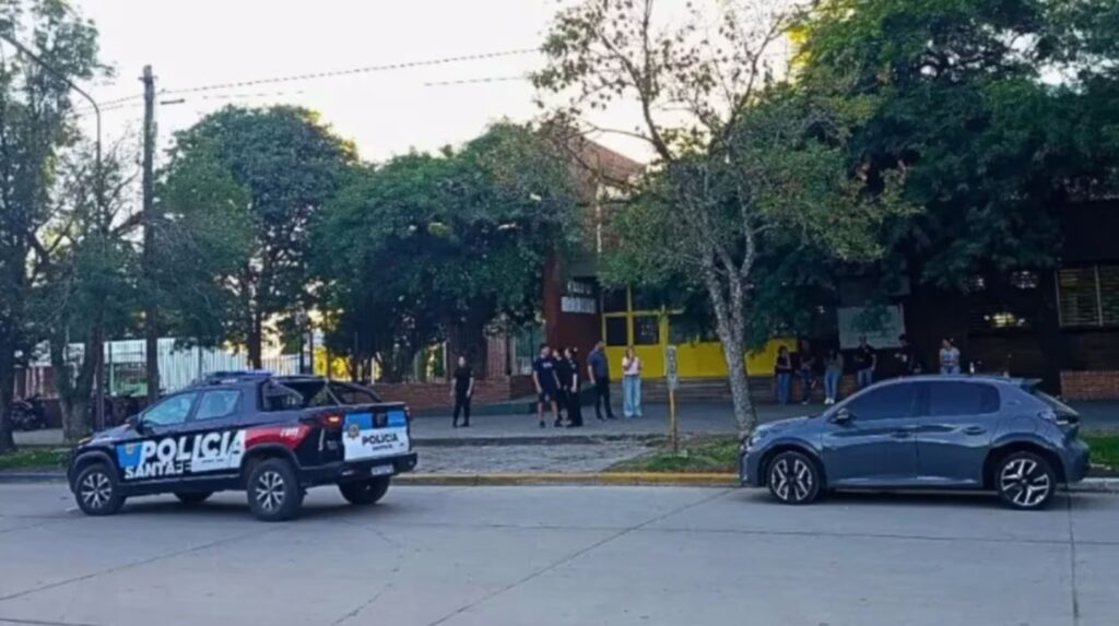 Un adolescente de 15 años abrió fuego en una escuela de Santa Fe, dejó un estudiante muerto y reavivó el debate sobre la violencia escolar.