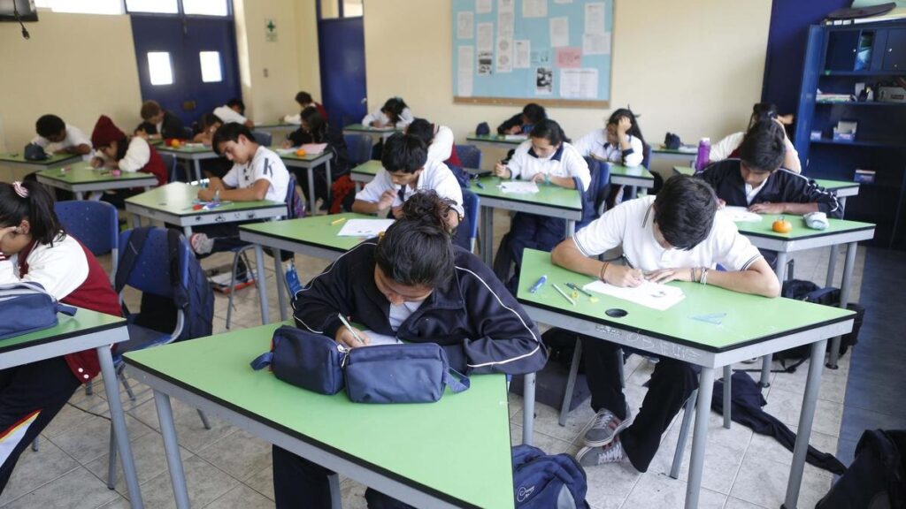 AIEPA informó que la provincia de Buenos Aires autorizó nuevas bandas arancelarias para colegios privados con subsidio estatal, en un contexto de suba de costos y caída de matrícula.