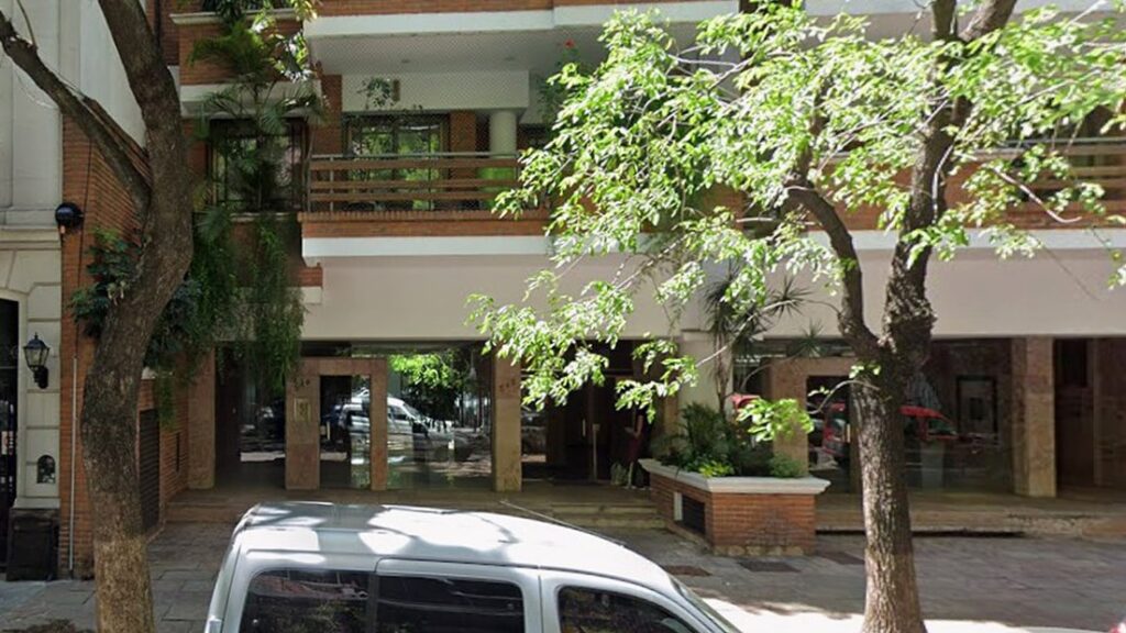 El departamento que adquirió Adorni quedó bajo sospecha después de que se conocieran detalles de una hipoteca no bancaria por 200 mil dólares y declaraciones que contradicen los registros de la operación.