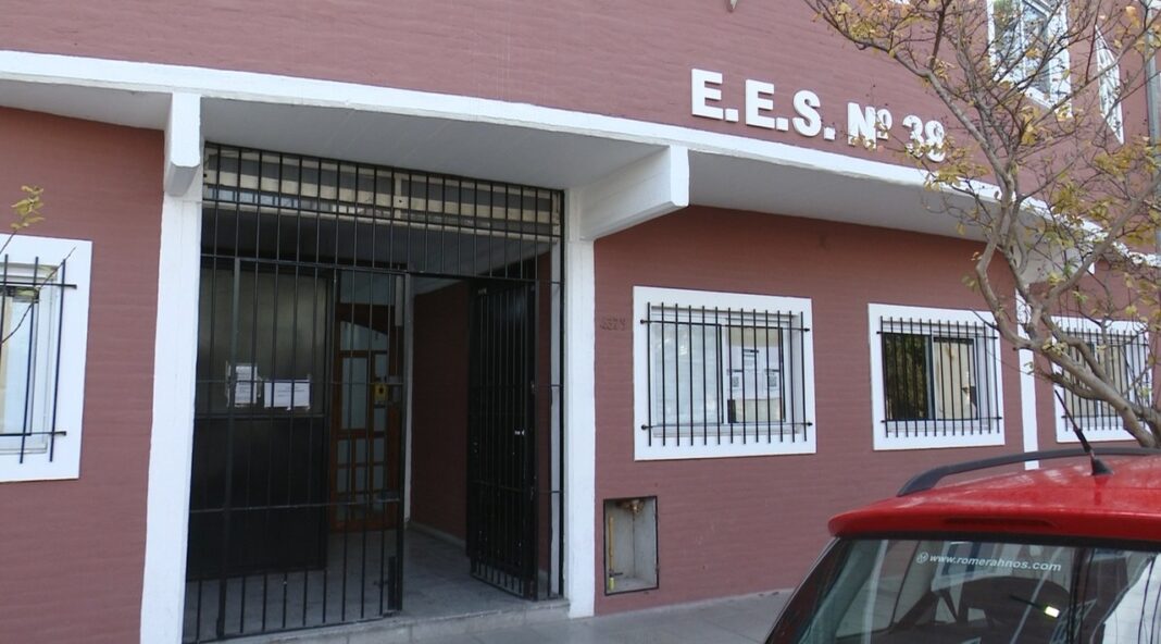 Tras un nuevo episodio de agresión, docentes de SUTEBA de Mar del Plata reclamaron una reunión de la Mesa Distrital para abordar la creciente violencia en las escuelas.