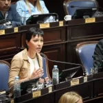 Mayra Mendoza fulminó a Caputo por su ataque contra las tasas municipales: “Profundiza la mentira” La diputada bonaerense, Mayra Mendoza, fulminó al ministro de Economía, Luis Caputo, quien tras reunirse representantes de supermercados volvió a apuntar contra las tasas municipales.
