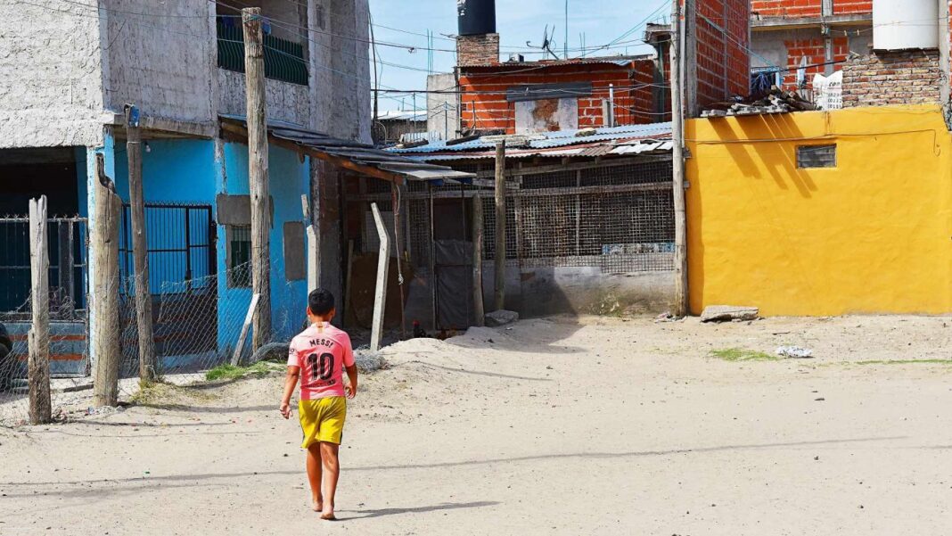 Según el informe del INDEC la pobreza bajó 3,4 puntos porcentuales con relación al informe anterior y marcó la menor cifra desde 2018.
