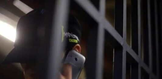 El senador PRO, Pablo Petrecca, sumó un nuevo proyecto para que la Legislatura bonaerense prohíba los celulares en las cárceles.