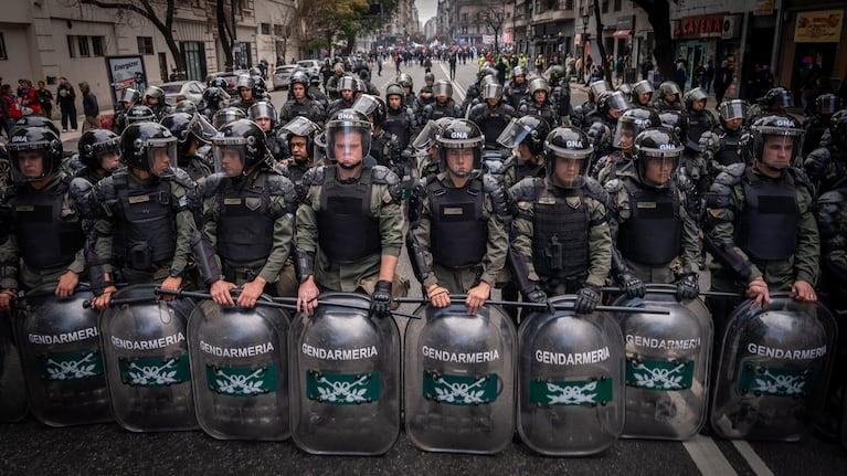 En la antesala a lo que será una marcha inédita protagoniza por todas las fuerzas de seguridad federales, el Gobierno oficializó el pago de un bono por única vez de $40.000.