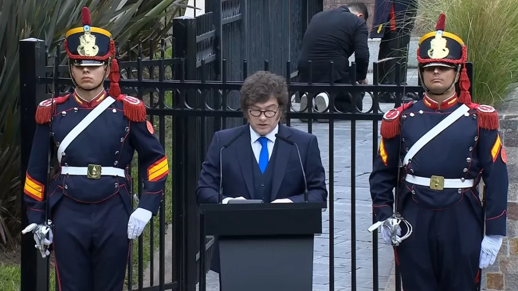 Javier Milei no viajó a Tierra del Fuego y encabezó un acto por el 44 aniversario de la Guerra de Malvinas en la Plaza San Martín de Recoleta.
