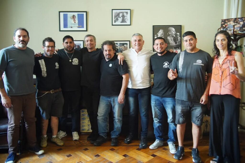
Máximo Kirchner recibió en su despacho de Diputados a representantes del SUTNA que le presentaron el proyecto ingresado a la Legislatura bonaerense.