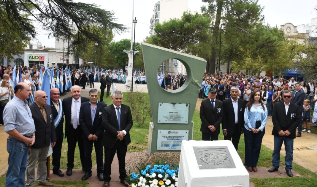 Con la participación de la vicepresidente Victoria Villarruel y el intendente Guillermo Britos, Chivilcoy fue sede de un acto homenaje a veterano y excombatientes de Malvinas.