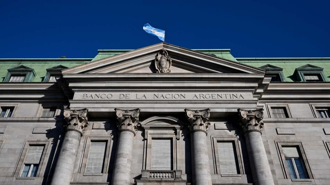 Diputados de LLA se desligan del escándalo por créditos del Banco Nación y niegan beneficios mientras la Justicia analiza posibles irregularidades.