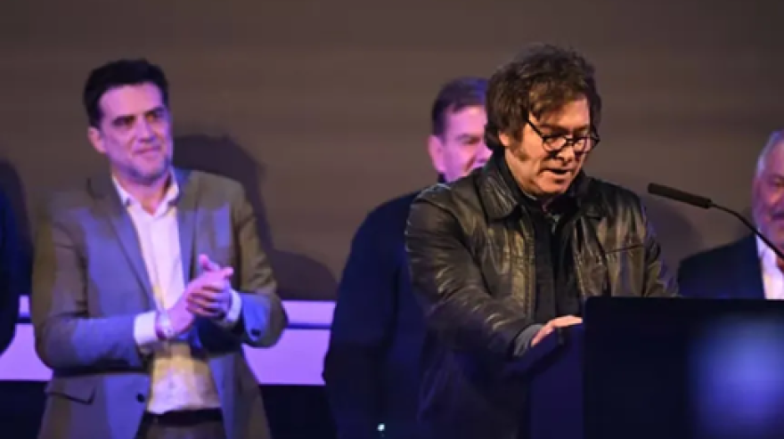 El senador bonaerense de La Libertad Avanza, Gonzalo Cabezas, le exige al Ejecutivo de Kicillof explicaciones respecto de las presuntas irregularidades en el sistema de fotomultas de la Provincia. 