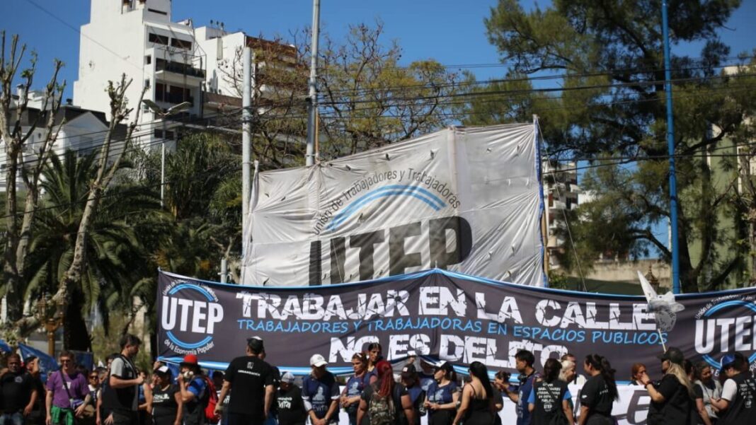 Organizaciones sociales iniciaron una jornada de protesta en todo el país contra la decisión del Gobierno de eliminar el programa Volver al Trabajo.