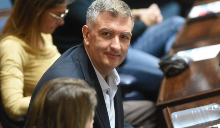 El diputado Ariel Archanco cuestionó a Milei por el cierre de comercios en La Plata y atribuyó la crisis del consumo al modelo económico vigente.
