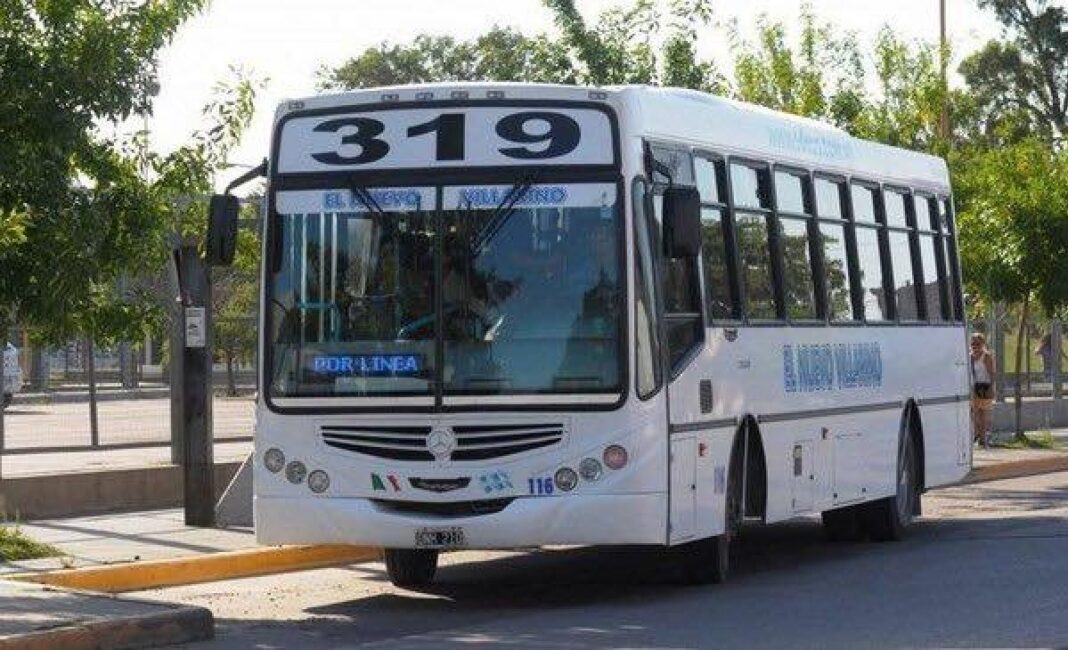 La diputada de la UCR - Unión Cívica Radical, Priscila Minnaard, pidió explicaciones a la Provincia tras el aumento de 120% en el boleto de la Línea 319 de Coronel Rosales.