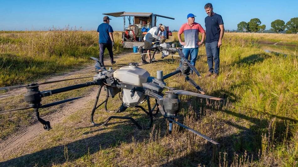 El proyecto retoma experiencias como la de Córdoba, que avanzó con una regulación específica para el uso de drones en tareas agropecuarias.
