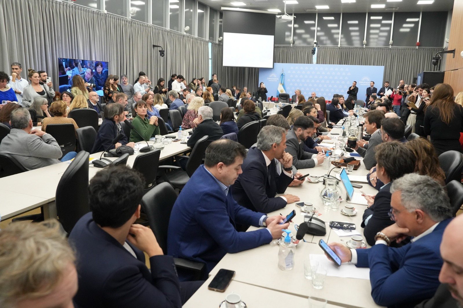 Con apoyo del PRO y de la UCR, el oficialismo logró dictamen de mayoría a la reforma de la Ley de Glaciares.