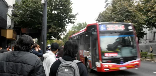Tras la reducción del 30% de la frecuencia, las empresas de transporte que operan en el AMBA advirtieron que podrían suspender el servicio de colectivos.