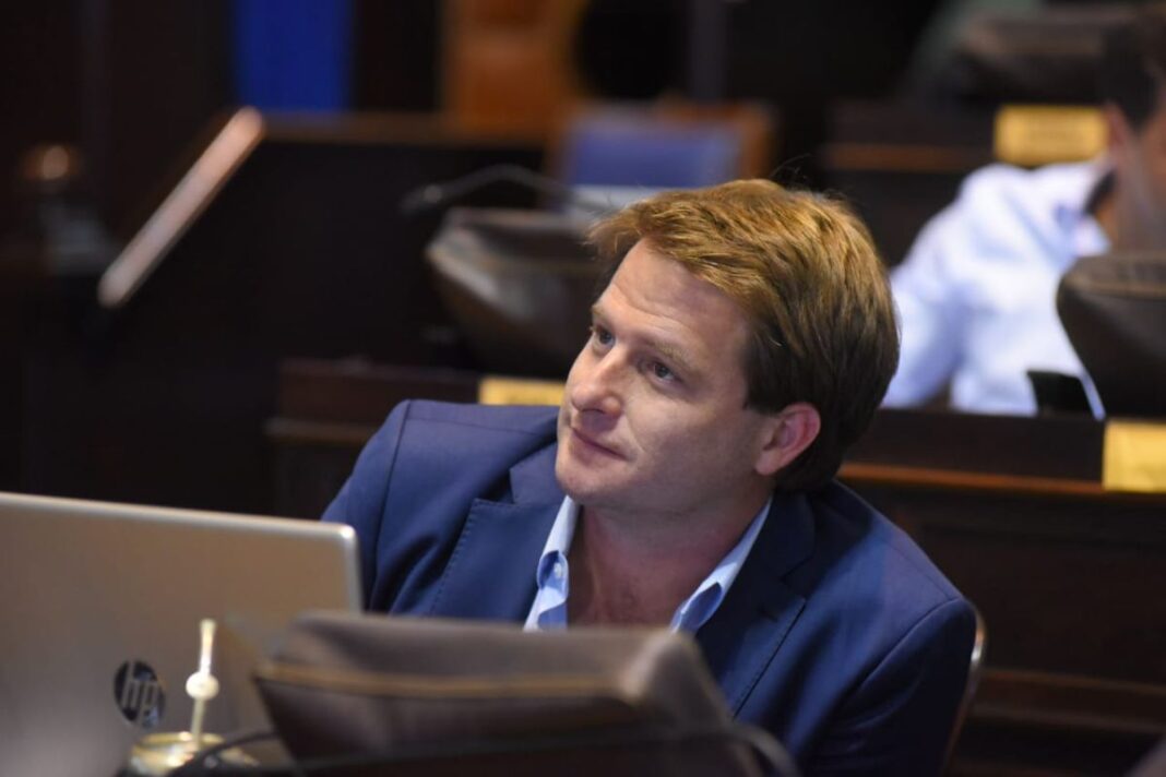 El senador bonaerense del PRO, Alex Campbell, se metió en la pelea entre la Ciudad de Buenos Aires y la Provincia por la asistencia social.