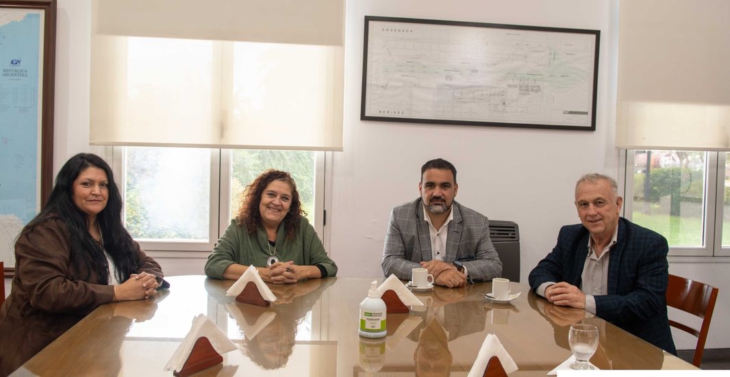 La presidenta del Consorcio de Gestión del Puerto La Plata recibió a los legisladores de Nuevos Aires para dialogar sobre la actualidad productiva y comercial de la terminal.