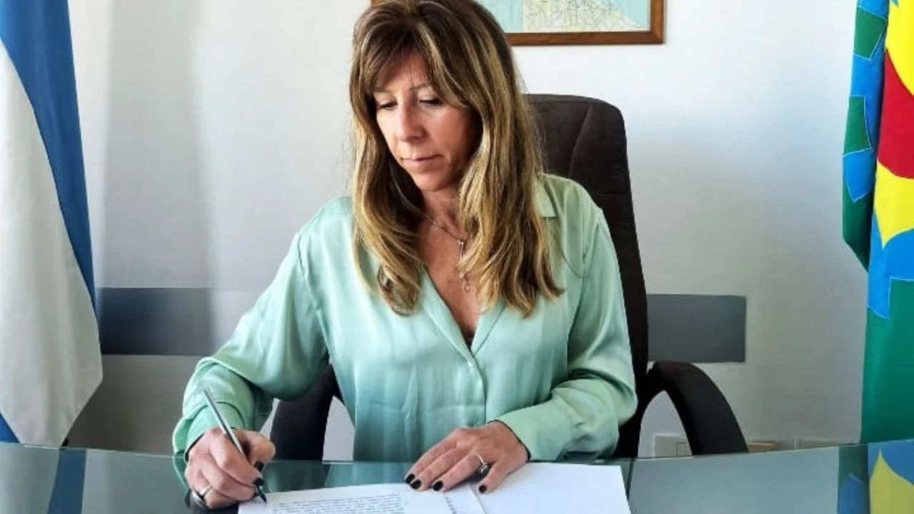 
Silvina Vaccarezza pone el ojo en el uso de vehículos particulares de docentes rurales. 