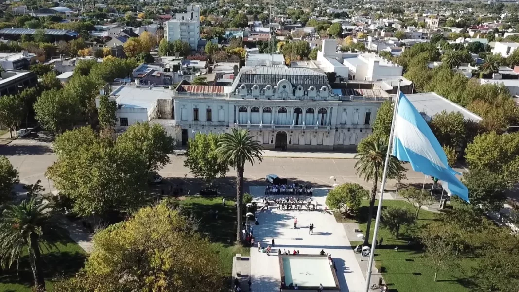 El diputado de Fuerza Patria, Avelino Zurro, presentó un proyecto para incorporar la historia de los municipios en las escuelas bonaerenses.