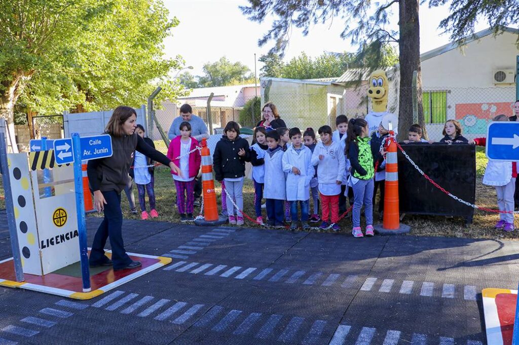 En 2024, la exsenadora y presidenta de la comisión de Educación, Aldana Ahumada, impulsa un proyecto para incorporar Educación Vial en las escuelas de la provincia.