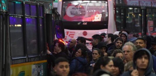 Las cámaras empresariales informaron que comenzarán a pagar las deudas en subsidios, por lo que en los próximos días se regularizará el servicio de transporte en el AMBA.