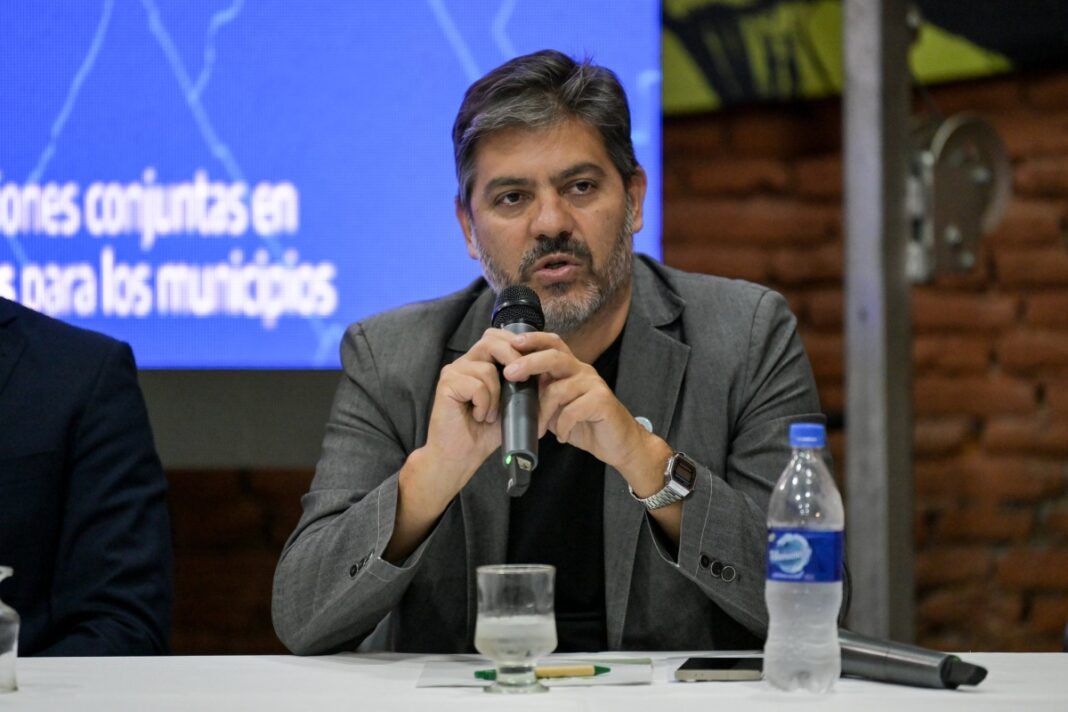 Intendentes del radicalismo se reunieron con el jefe de ministros bonaerense, Carli Bianco, para que los fondos del endeudamiento no queden atados a programas específicos.