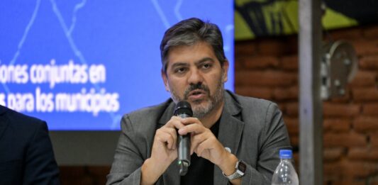 Intendentes del radicalismo se reunieron con el jefe de ministros bonaerense, Carli Bianco, para que los fondos del endeudamiento no queden atados a programas específicos.
