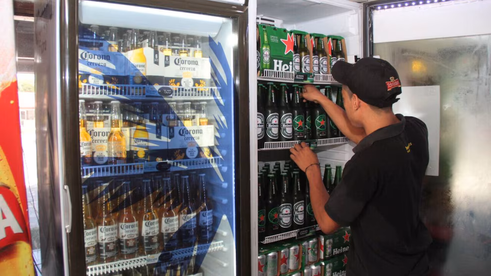 El proyecto extiende la franja de comercialización de alcohol de 8 a 24 horas e incorpora a aplicaciones, páginas web y redes sociales como sujetos alcanzados por la ley.