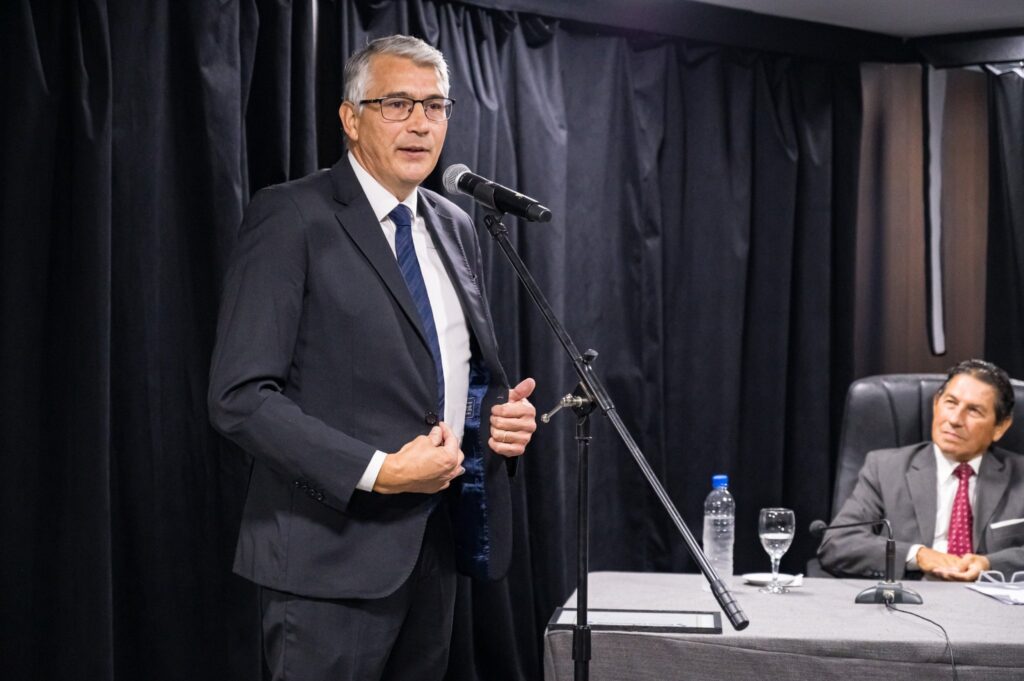 El diputado Carlos Puglelli, autor de una ley para prohibir la publicidad de apuestas en menores, pidió un proyecto contra la ludopatía en conjunto con la oposición.