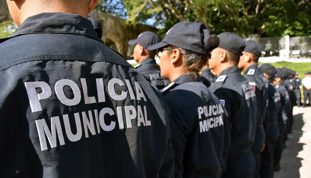 Los oficialistas Leonardo Moreno y Carlos Puglelli impulsan proyectos paralelos de Policía Municipal, con diferencias en funciones y autonomía.