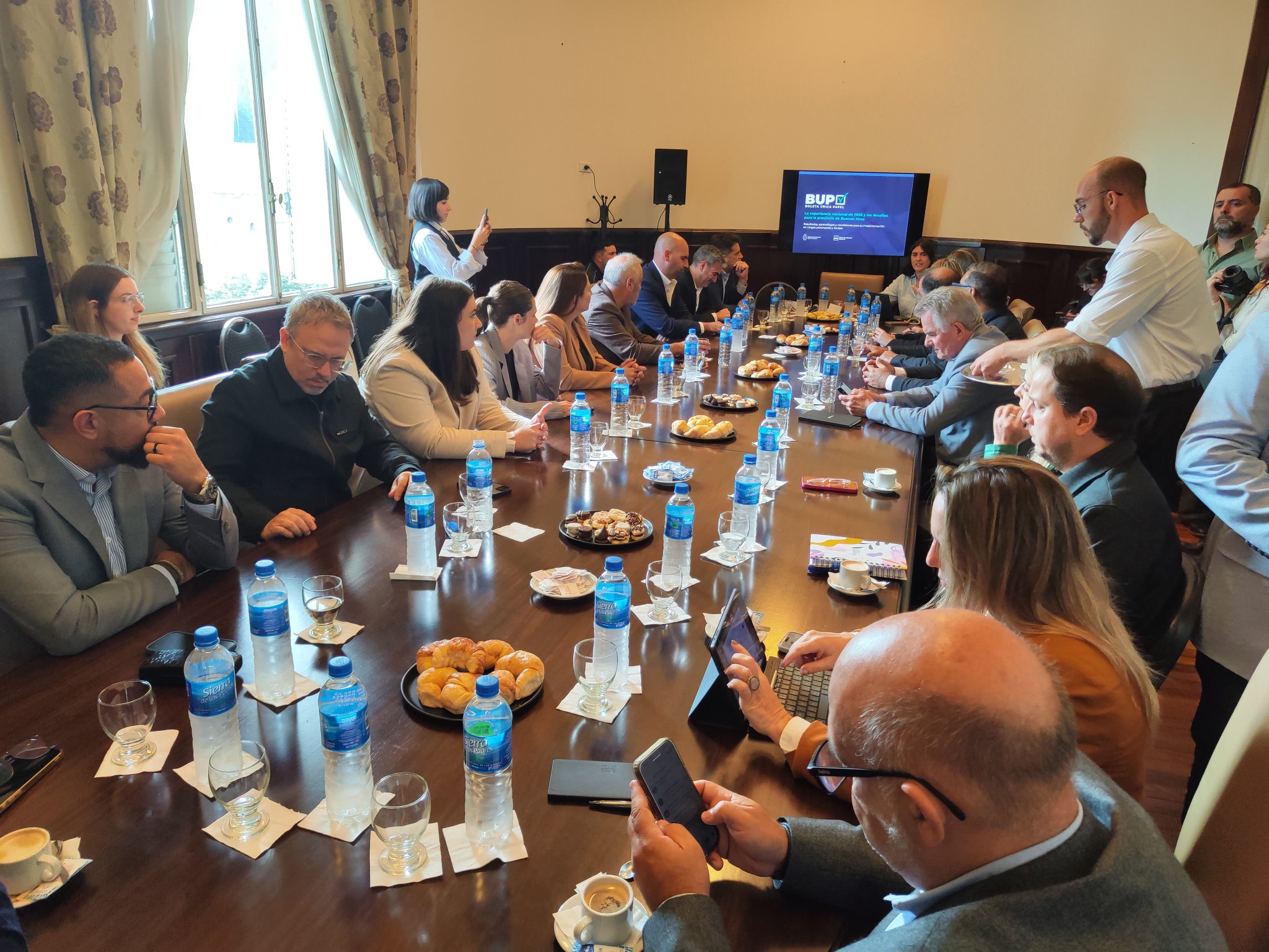 Legisladores de La Libertad Avanza se reunieron este viernes para darle impulso al proyecto de Boleta Única en la provincia.