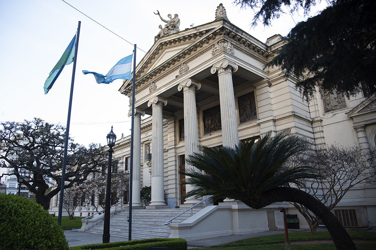 
Carlos Bianco le tiró la pelota a la Legislatura bonaerense y advirtió a los intendentes que si quieren realizar modificaciones en el CUD deben solicitarlas al Poder Legislativo. 