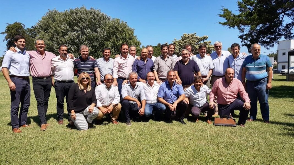 Intendentes radicales se reunieron con el jefe de ministros bonaerense, Carli Bianco, para que los fondos del endeudamiento no queden atados a programas específicos.
