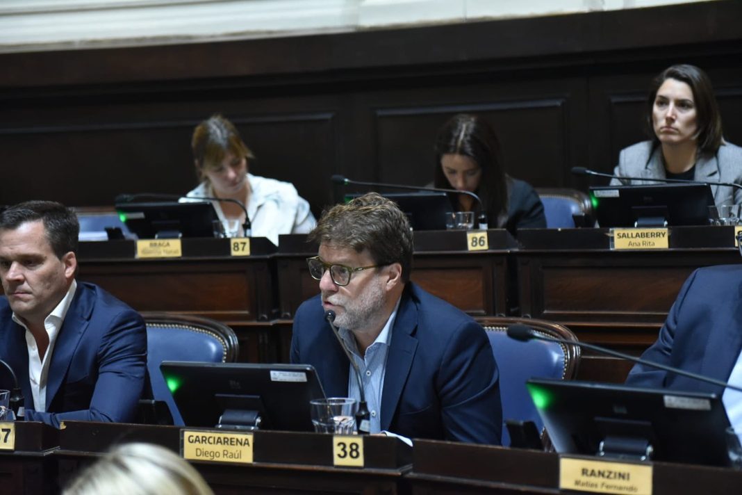 A pesar de las presiones en bloque de la oposición, el Gobierno bonaerense le bajó el pulgar al reclamo de los intendentes para que los fondos del endeudamiento sean de libre disponibilidad.