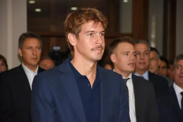 El concejal de LLA en Bahía Blanca, Felipe Ferrández, entregó su licencia y comenzó a cumplir la inhabilitación por alcoholemia, tras fallo judicial.