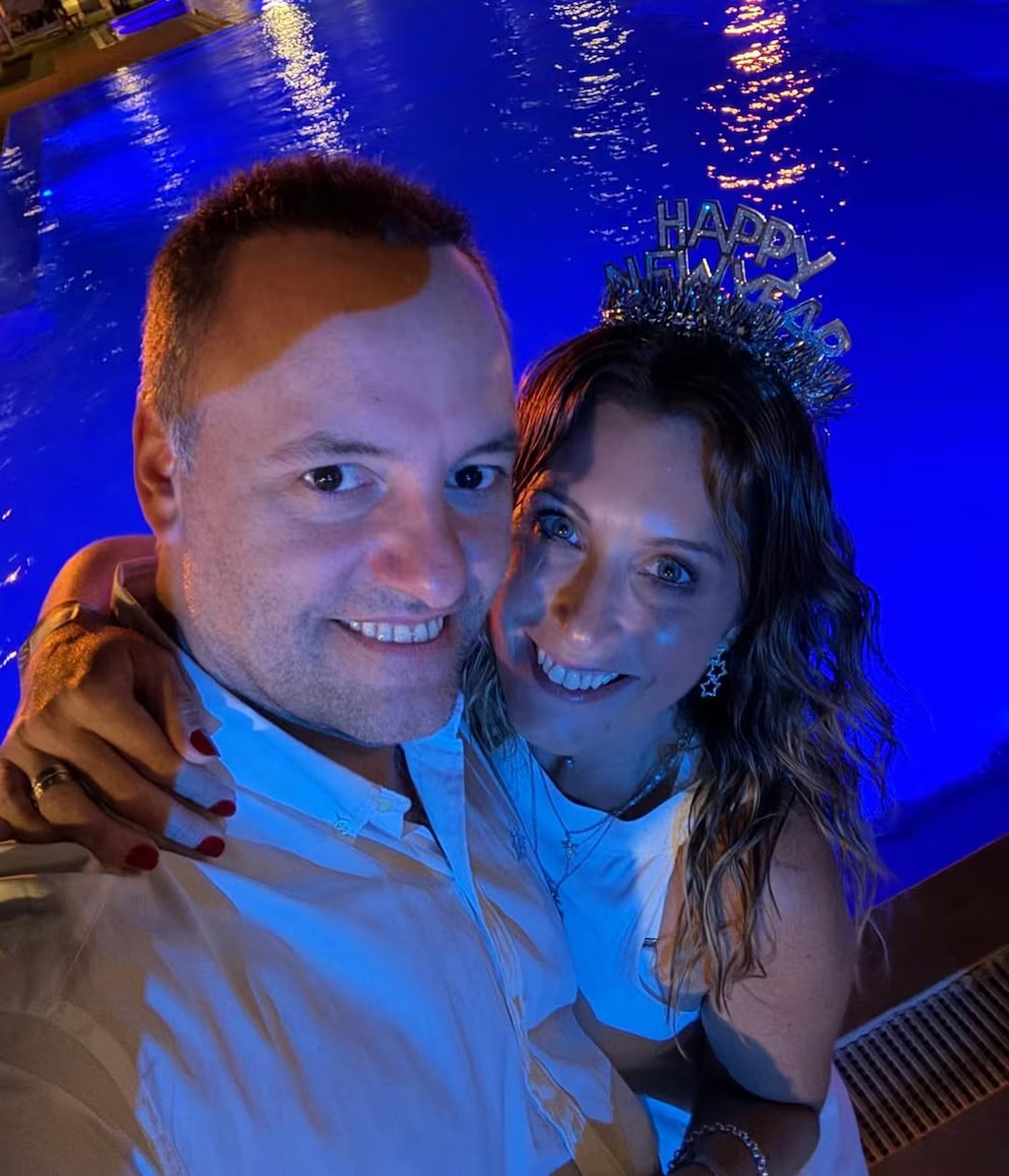 El derrotero de malas noticias no termina. La Justicia confirmó en las últimas horas que el jefe de Gabinete, Manuel Adorni, viajó en primera clase a Aruba junto a toda su familia.