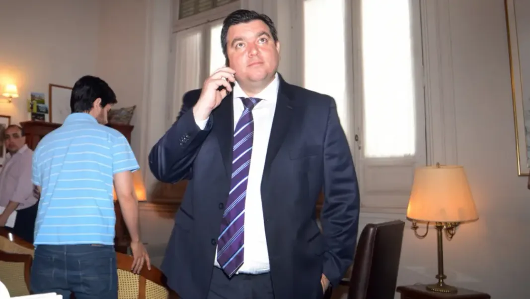 El exintendente interino de Bahía Blanca, Ramiro Villalba, denunció un ataque contra su vivienda y amenazas que investiga la Justicia.
