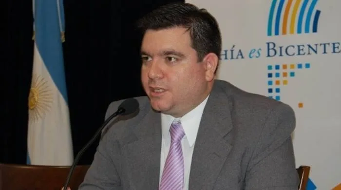 Villalba construyó su recorrido en el municipio de Bahía Blanca, donde llegó a ejercer la intendencia interina durante la gestión de Gustavo Bevilacqua.