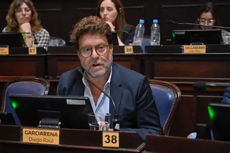 El diputado bonaerense, Diego Garciarena, volvió a reflotar el proyecto para crear un Tribunal de Responsabilidad Política, para investigar actos de corrupción en la provincia.