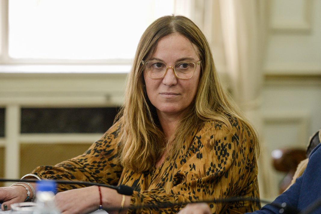 La senadora bonaerense del peronismo, Valeria Arata, alertó por el por el ajuste sobre el Programa Remediar.