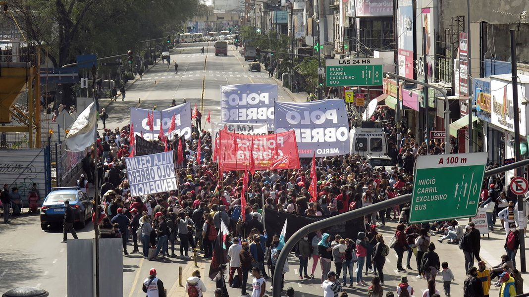 El diputado bonaerense de LLA, Héctor Gay, planteó incorporar al régimen contravesional una figura destinada a sancionar los piquetes que atenten contra la libertad de trabajo.
