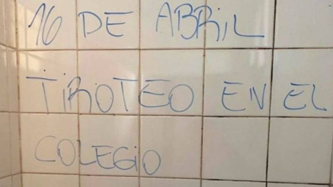 Tanto en los ba&ntilde;os de las escuelas como en redes sociales, esta semana hubo una oleada de amenazas de tiroteos en escuelas bonaerenses.