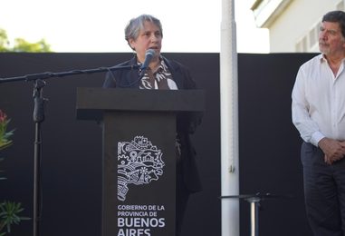 Los gremios docentes bonaerenses SUTEBA y FEB reclamaron a la directora de Educación, Flavia Terigi, aplicar protocolos de resguardo ante los casos de amenazas.