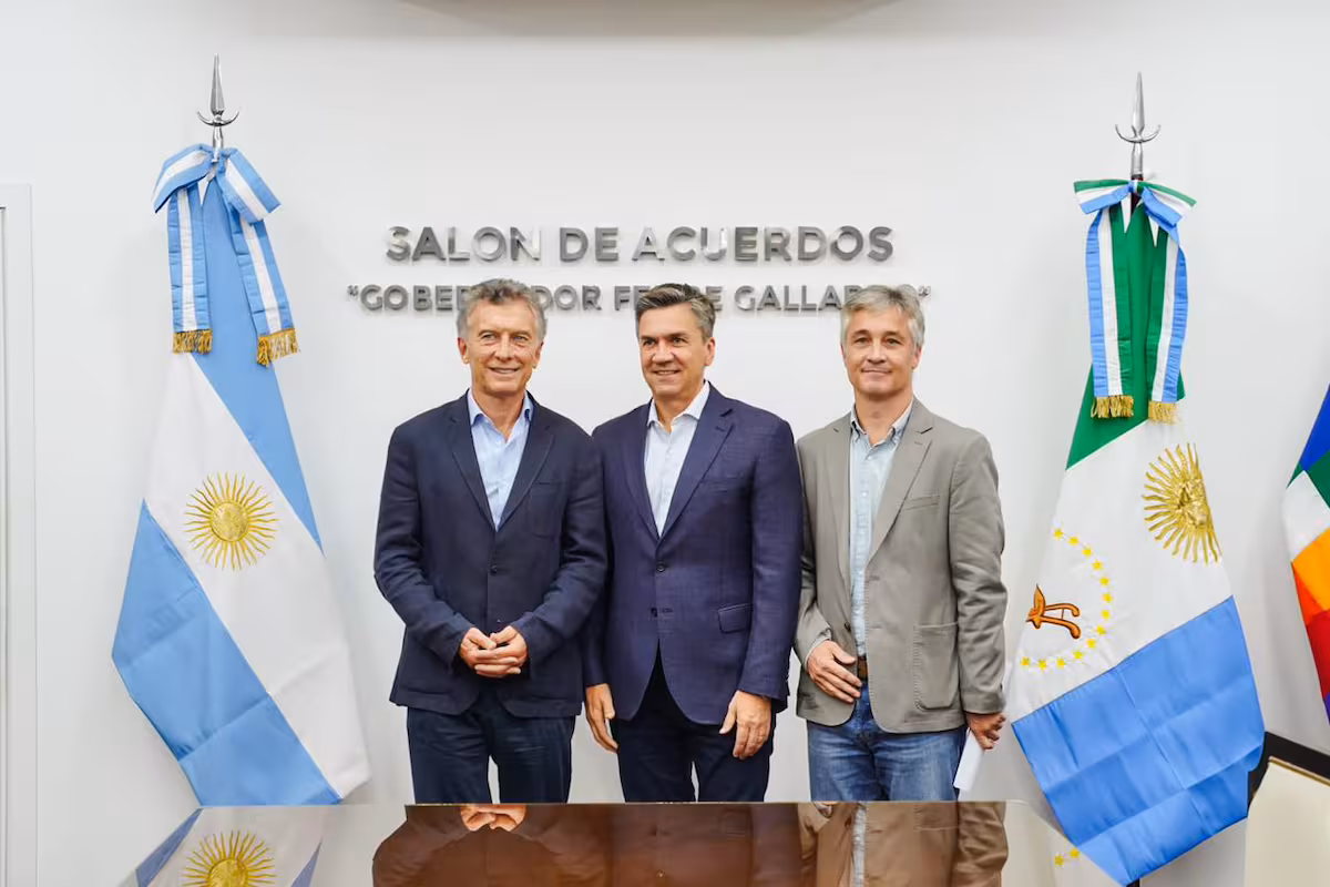 En su visita a Resistencia, Mauricio Macri se reuni&oacute; con el gobernador de Chaco, Leandro Zdero, y diputado nacional del PRO, Fernando de Andreis. 