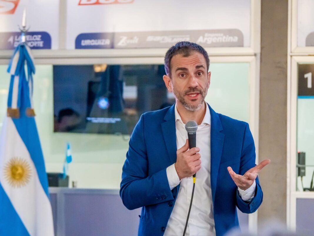 El senador provincial y actual vicepresidente del PRO bonaerense, Pablo Petrecca, recorrió tres municipios del interior y pidió 