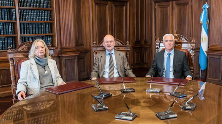 La Suprema Corte bonaerense funciona desde 2024 con apenas tres de los siete ministros que establece la Constitución provincial, en un esquema reducido que impacta en su funcionamiento.
